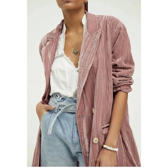 Free People Jackets & Blazers - ❗️HURRY SALE❗️Free People Daria Crinkled Velvet Blazer Jacket